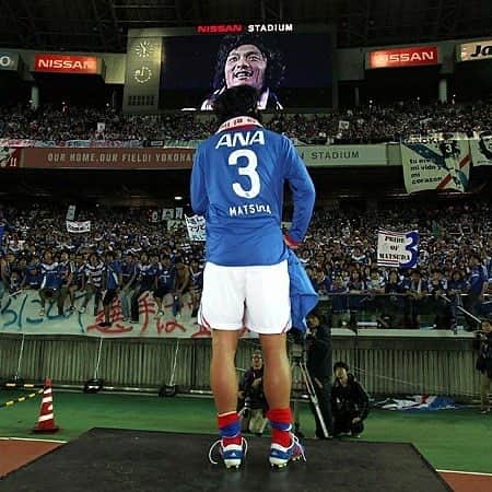 あゆむさんのインスタグラム写真 - (あゆむInstagram)「今日はこの方のお誕生日。 おめでとう。🎂❤💙 昔からずっと憧れる生き方の人です。 きっと天国でもサッカーへの好きを貫いてるであろうマツの様に、 うちも頑張らねば。🔥 #forever3 #松田直樹を忘れない」3月14日 8時17分 - aym_lml
