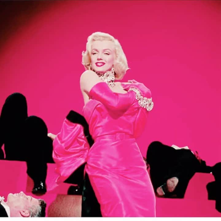 マリリン・モンローのインスタグラム：「Diamonds are a girl’s best friend ❤️」