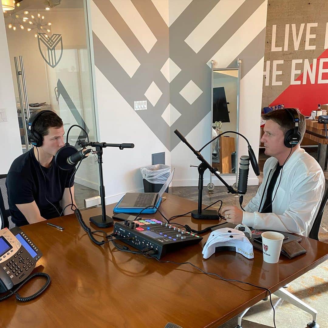 ロブ・ディアデックのインスタグラム：「New Podcast Alert 🚨 The @dyrdekmachine portfolio company @livemomentous has launched a podcast hosted by its Do Or Dier CEO @_matt.wan. It’s only right that we got together to discuss all aspects of that high performance lifestyle Momentous was founded on. We cover a lot of ground and it’s always great to catch up with the young genius that is Matt Wan. (Link in bio)」