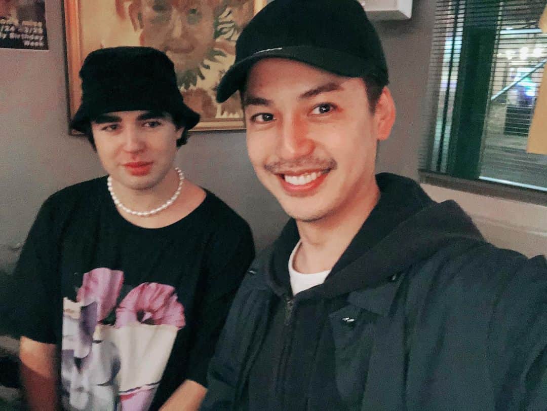 大野拓朗さんのインスタグラム写真 - (大野拓朗Instagram)「ホワイトデーだからーーーー！！ 皆さん体調気をつけてくださいね。 ニューヨークもブロードウェイ閉まったりいろいろキャンセルが始まりました。 でも僕はめっちゃ元気です！」3月14日 9時19分 - takuro.ohno