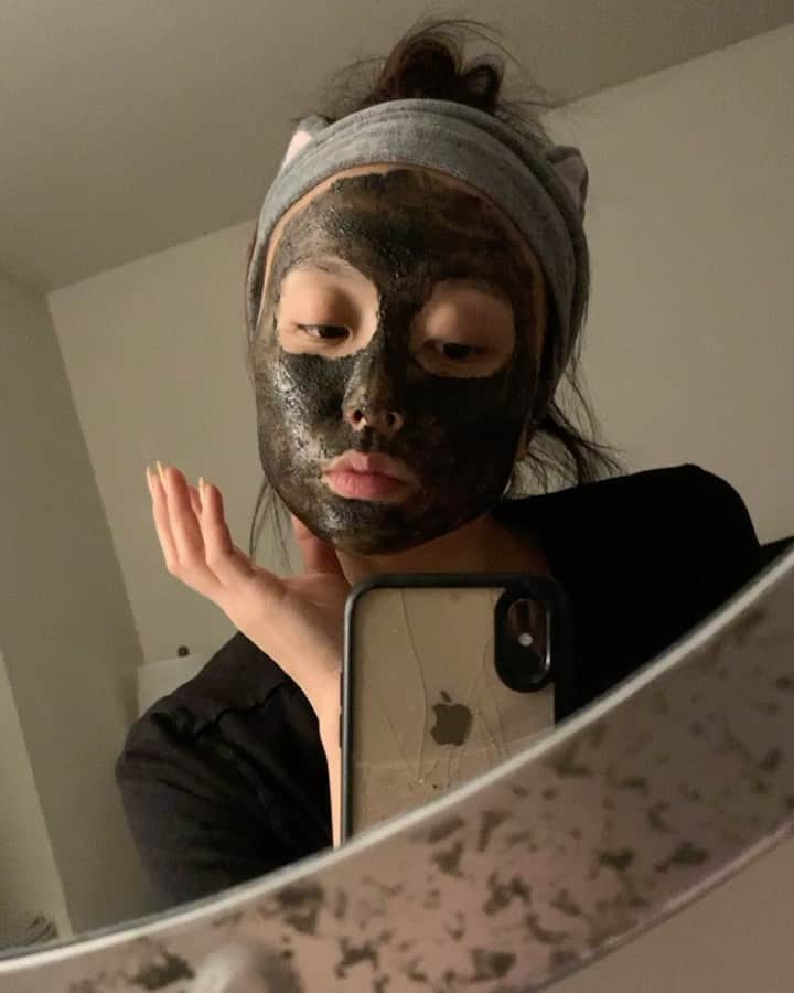 ミン・ユラのインスタグラム：「Face mask Friday ❤️유사나 페이스 스크럽 #CelaviveFaceScrub #usanaathletes #usana」