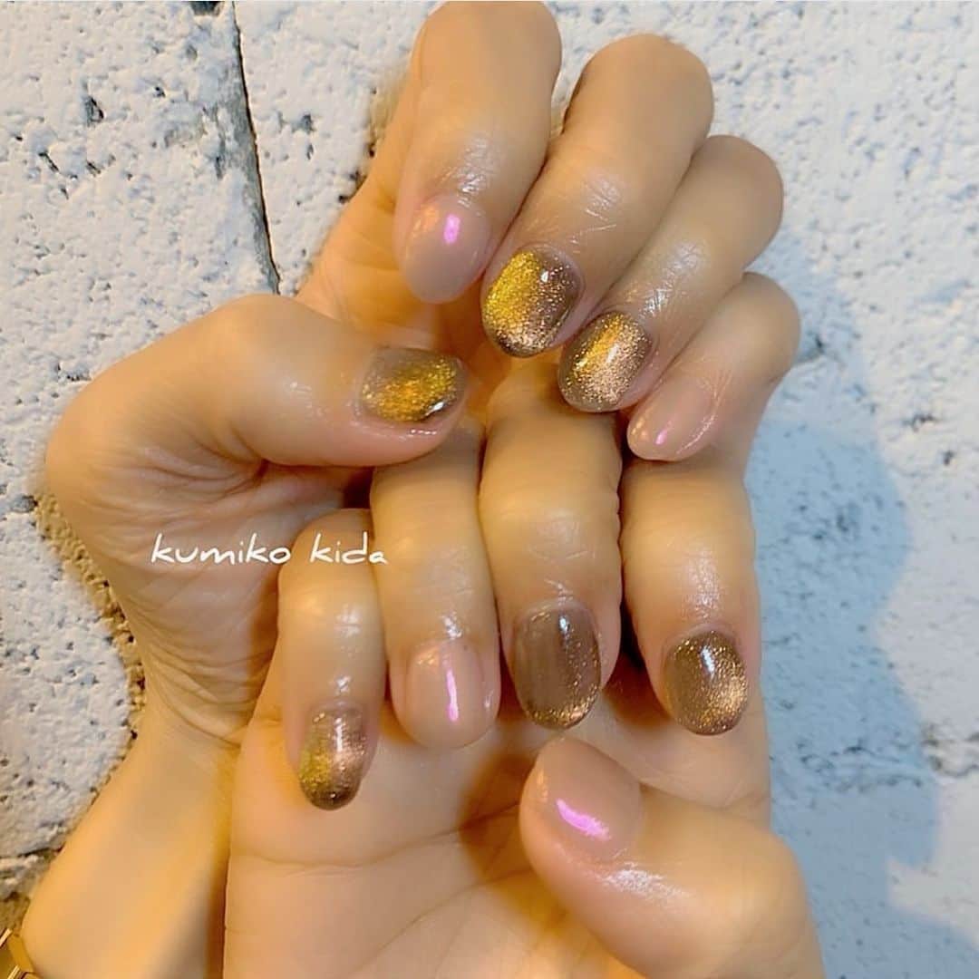 のインスタグラム：「@9ku3mi  この艶ピンクほんとにすきだなぁ  #ネイル #pink  #nails #ネイルデザイン #ジェルネイル #ピンク  #ピンクネイル #キラキラ  #ゴールド」
