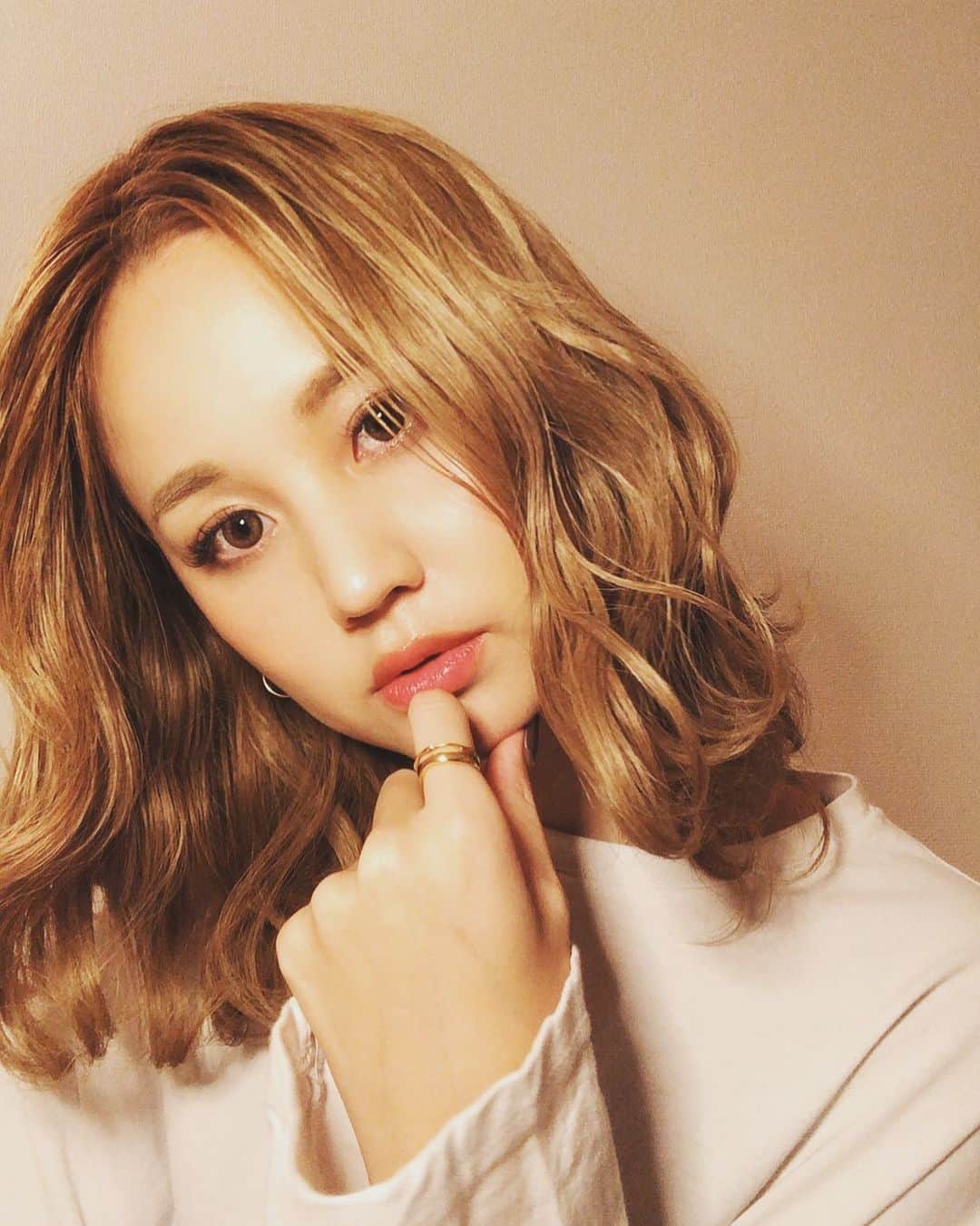 LORYのインスタグラム：「皆さま、くれぐれも 体調にはお気をつけてくださいね🌿☀️」