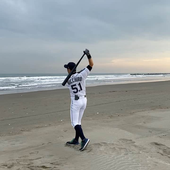 のインスタグラム：「荒波に素振り  #荒波 #素振り #野球 #ベースボール #ニッチロー' #baseball」