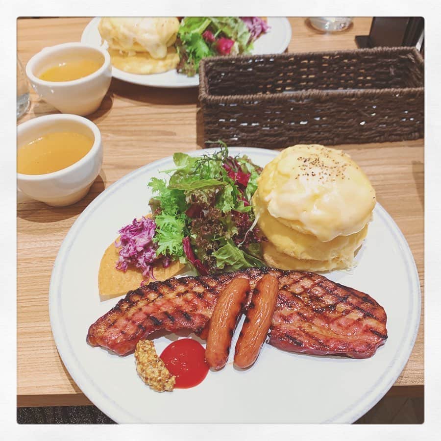 東李苑さんのインスタグラム写真 - (東李苑Instagram)「最近のカフェ事情 ☕︎ #cafeblue #カフェブルー . 本店は藻岩だけど シタッテサッポロにもオープン。 大好きなカフェが アクセスの良い場所にできて 何度も利用させて頂いてます。 . 何食べても当たり、 何食べても美味しい🐮 . きろく。 🌱」3月14日 10時26分 - az_rion