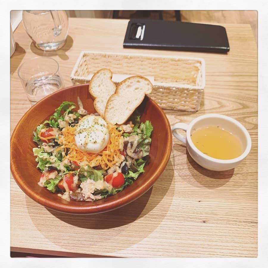 東李苑さんのインスタグラム写真 - (東李苑Instagram)「最近のカフェ事情 ☕︎ #cafeblue #カフェブルー . 本店は藻岩だけど シタッテサッポロにもオープン。 大好きなカフェが アクセスの良い場所にできて 何度も利用させて頂いてます。 . 何食べても当たり、 何食べても美味しい🐮 . きろく。 🌱」3月14日 10時26分 - az_rion