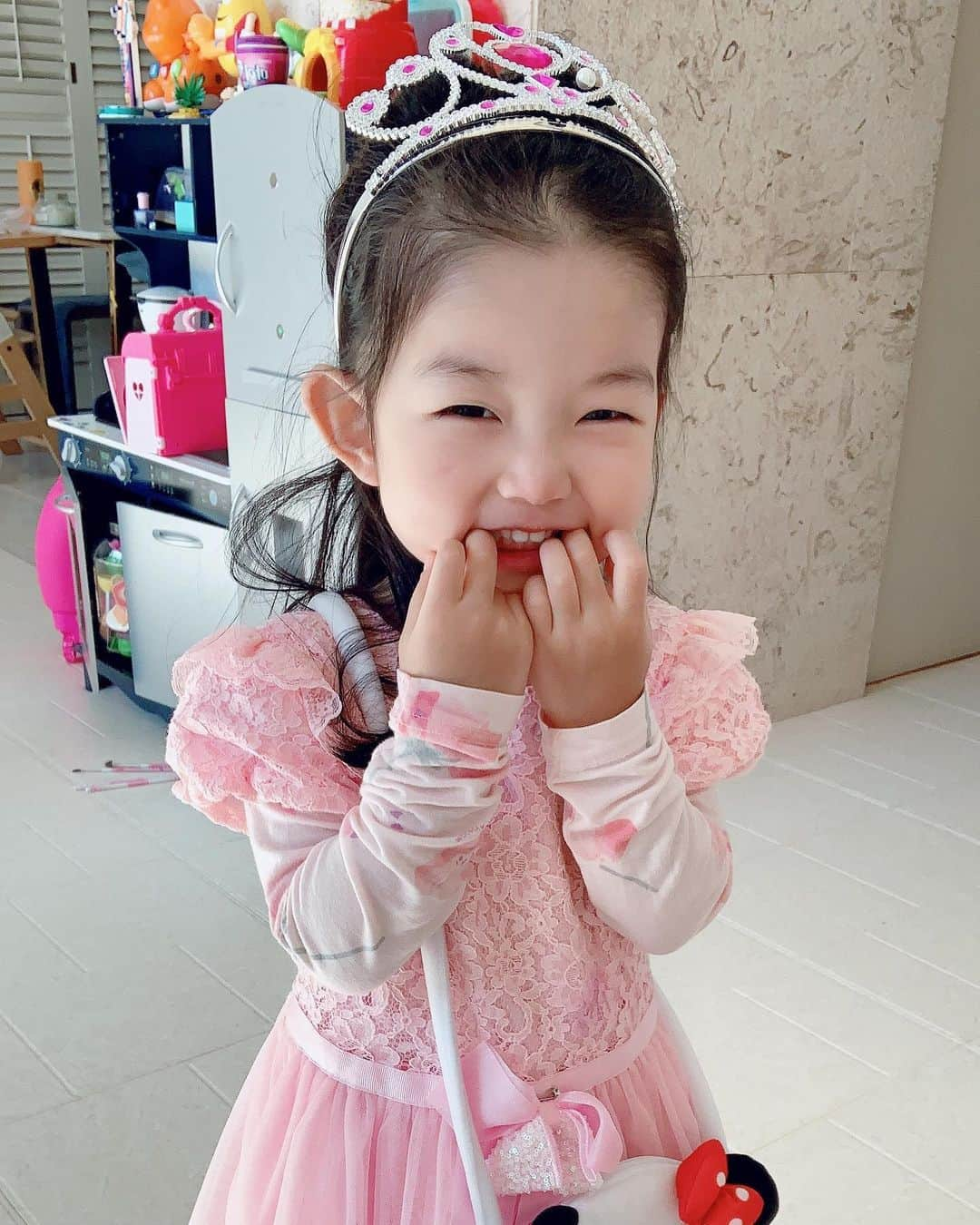 ソ・イヒョンさんのインスタグラム写真 - (ソ・イヒョンInstagram)「집순이들~~~~~💕🥰🌈🍭👨‍👩‍👧‍👧🎀 오늘은.... 모하지요????ㅋ」3月14日 10時41分 - ssoyang84