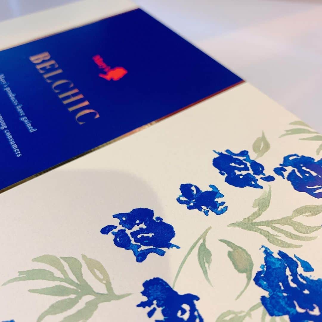 氷浦紫さんのインスタグラム写真 - (氷浦紫Instagram)「新潟の父から#Whiteday のおかえし。 チョコレート。 そして、私の好きなお煎餅たくさんきた🍘わーい。 せんべい息子に取られる。 #写メってから気づいたけどスッピンだった#眉毛がない家系　#ありがとう #新潟のせんべい#越後製菓#越の伝承　#chocolate #maryschocolate」3月14日 10時49分 - yukalihiula
