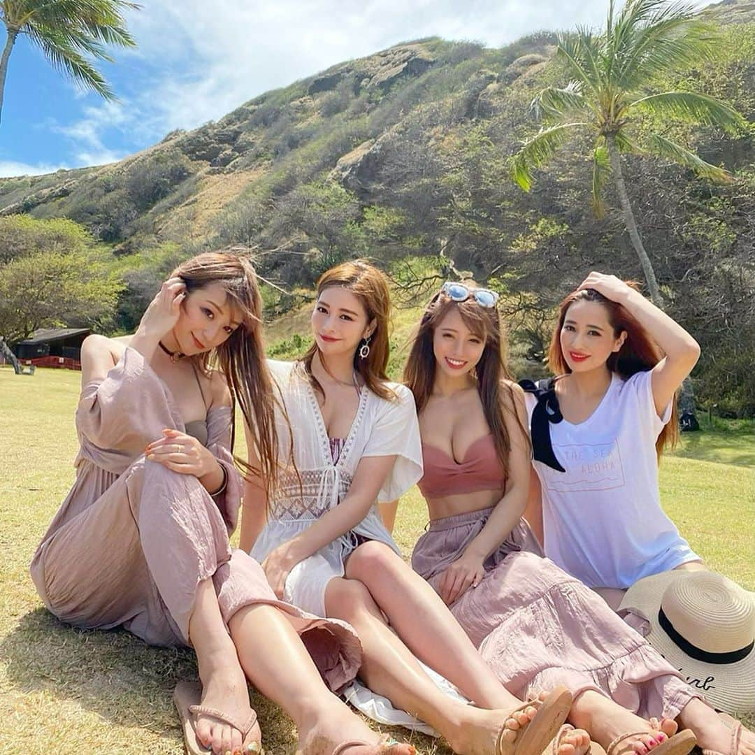 得あゆさんのインスタグラム写真 - (得あゆInstagram)「最高のメンバーにも出会えました✨ Hawaiiに引き寄せてもらいました🌺🏖🍍💓 @to_the_sea_hawaii みんなインスタのイメージじゃ伝わらないくらい いい人すぎて生中継でお伝えしたいくらいでした💁🏼‍♀️💓笑 ・ ・ ・ ・ ・ ・ ・ #totheseahawaii#resortnista #backgenic#ビキニ#水着#スタイル#hanaumabay#sunglasses#ハワイ#オトナ女子#インスタ映え#カメラ女子#写真#カメラ#女子旅#旅行#ハワイ旅行#撮影#ビーチ#ビーチスタイル#女子会#モデル#girlstrip#beachsandal#sunglasses#beachgirl#bikini#blue#hawaii#beach#beachstyle」3月14日 10時54分 - tokuayu819