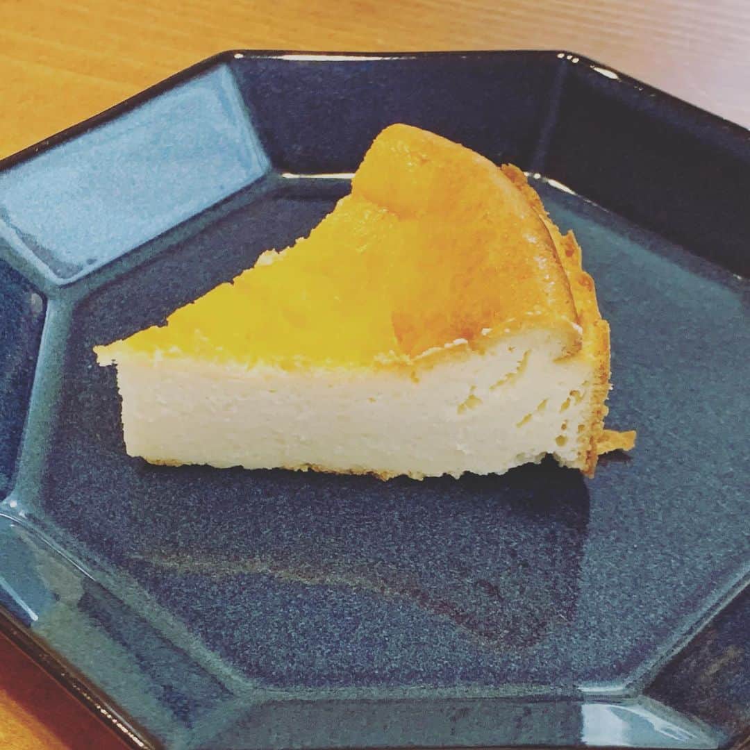 セゴリータ三世のインスタグラム：「セゴ家のホワイトデー🍰 外は季節外れの大雪☃️」