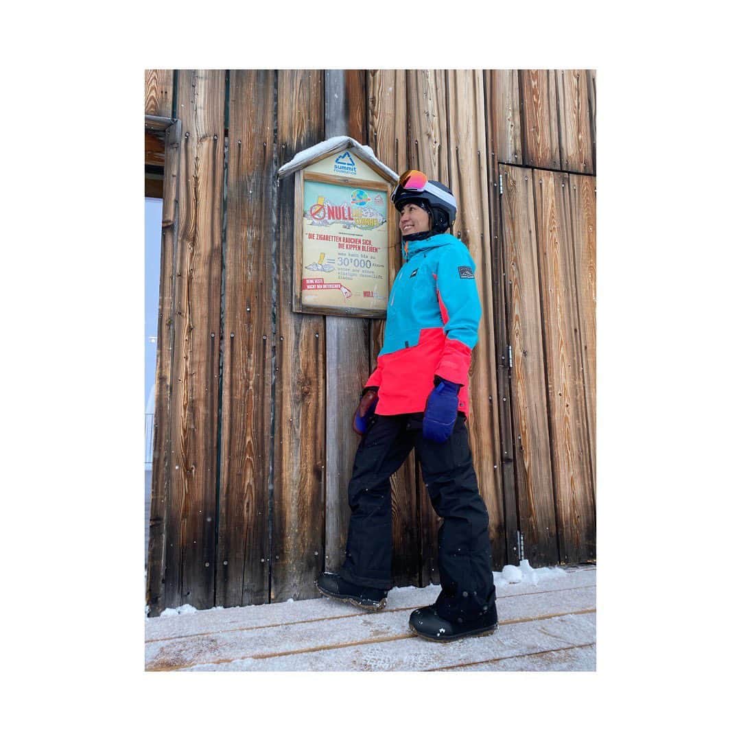 竹内智香のインスタグラム：「1️⃣🇨🇭🇨🇭🇨🇭🇨🇭🇨🇭 スイスへの旅。 スノーボード人生において ターニングポイントとなったスイス。  スノースポーツの魅力が たっくさん詰まった @laax には 雪、山、食、出会い たっくさんの魅力がありました🤗 #LAAX #swissWinterCamp20 #inLoveWithSWITZERLAND #PictireOrganicClosing  #Hestra #Giro #Rome #Karakoram @laax @pictureorganicclothing @hestragloves @girojapan @karakorambc @romesds_japan @underarmourjp @tetsuyaokabe」