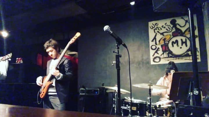 のインスタグラム：「#dailymotif No.72 I'm gonna share an bass solo on "In All My Wildest Dreams" by Joe Sample. guitar @eugene1185  drums @freedomakoto_ds  It was fun and this song has smooth feeling😊 #guitar #bass #drums #trio #session #live #music #gig #jazz #funky #bassist #bassplayer #adamovic #6stringbass #instrumental ＿＿ #毎日モチーフ #ギター #ベース #ドラム #セッション #ライブ」