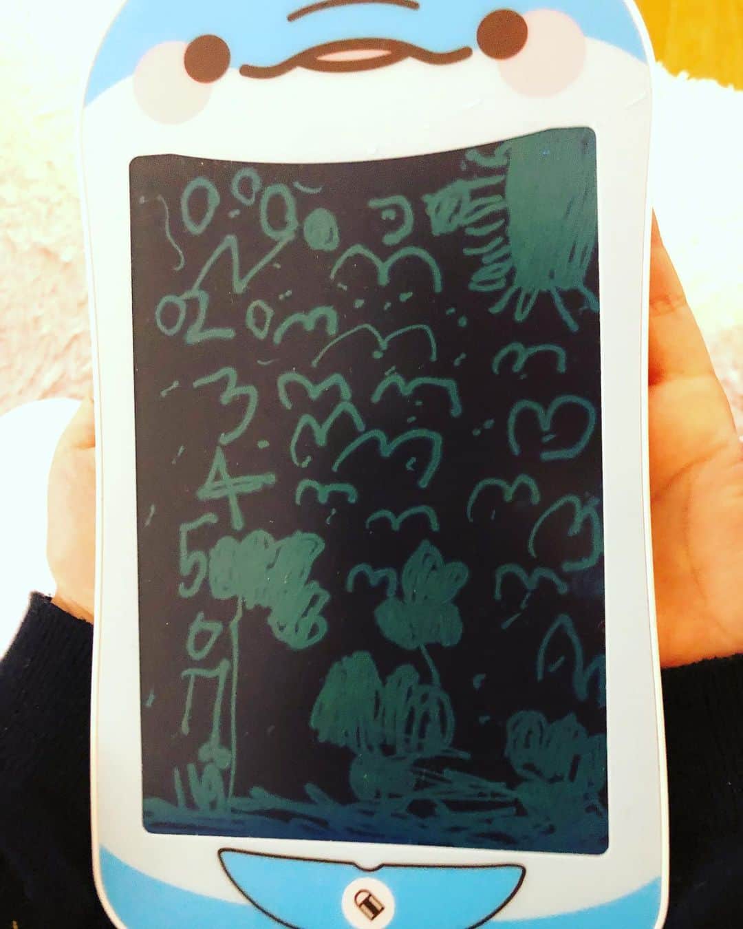 飯沼誠司さんのインスタグラム写真 - (飯沼誠司Instagram)「この中にもNODDを盛り込んで描いたそうです。 わかるかなぁ… 私はわかりました^_^ #NODD #daughter  #drawing🎨」3月14日 11時19分 - seiji_iinuma