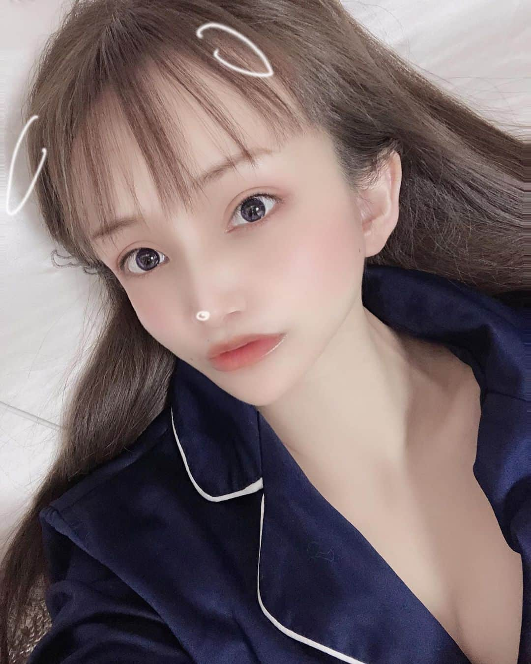 宇佐美あいりさんのインスタグラム写真 - (宇佐美あいりInstagram)「#おはよう さぎ🐰💓寝起きのすっぴん😟wストーリーには色々書いたんだけど最近病み上がりからの今度は滑って強く頭打ってしまいしばらく放置してたんだけど..体調悪いのでCTの検査したりそれのせいで神経痛にもなっちゃって最近病院🏥ばっかりでなのです🥺とりあえず普通には見た目元気なのでなんとかよかったなり🥺✨ #グラドル自画撮り部#童顔#babyface#すっぴん#どすっぴん#すっぴん美人#ナチュラル#sexy#cute#エロ#エロカワ#お姉さん#寝起き#パジャマ#シャツワンピ #怪我#病気#頭#頭痛#打撲#たんこぶ#神経痛#痛い#ct#レントゲン#検査#脳#japanesegirl#followme」3月14日 11時21分 - airi.usami_official