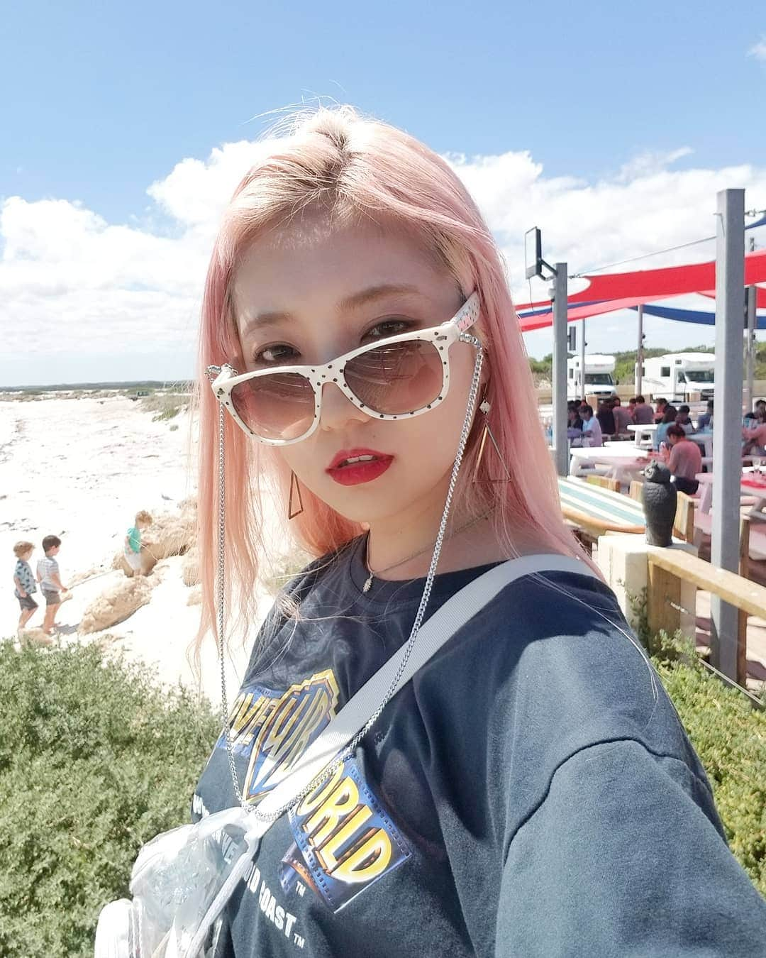 小林レイミさんのインスタグラム写真 - (小林レイミInstagram)「Just 1 week later🥰🥰🥰🥀 #pinkhair #whitesunds #summermood #beachtime #westernaustralia #perth #trip #travelholic #seeyousoon❤️」3月14日 12時01分 - _reimi._____