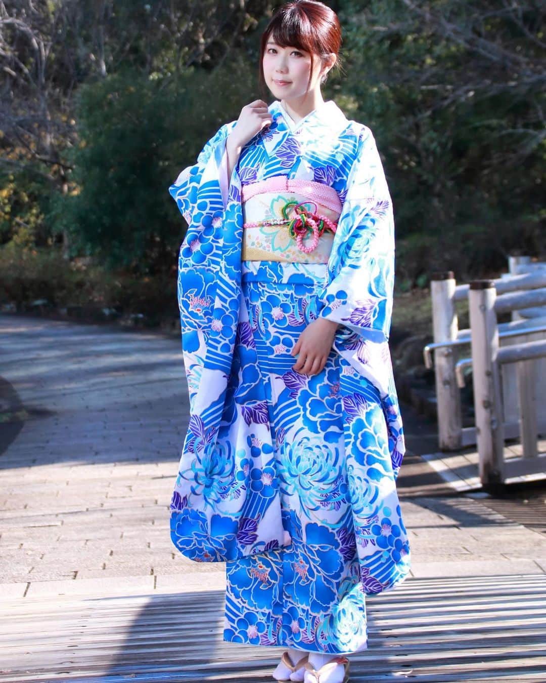 鈴乃八雲さんのインスタグラム写真 - (鈴乃八雲Instagram)「雨だから良いお天気の写真🌞  #振袖 #着物 #和服 #和服美人 #kimono #kimonostyle #kimonofashion #kimonogirl #japanese #japanesegirl #japaneseculture #japanesestyle  #japan #furisode  #tokyo  #pretty #cute  #ripyouth #リップユース  #japanesemodel #幸薄い #うすいさちよ #幸が薄い  #goodmorning #goodmorningpost #おはようございます #おはよう #おはようございます☀️ #おはようございます😊」3月14日 12時00分 - yakumo_suzuno
