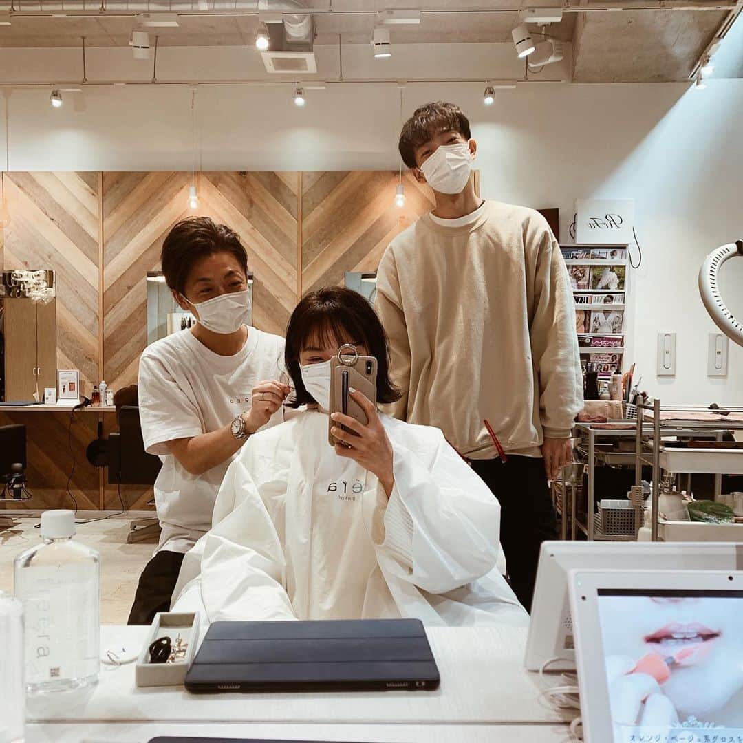 春名亜美さんのインスタグラム写真 - (春名亜美Instagram)「@freera_hair 行ってきました💇🏻‍♀️ 私が大学生の時からずーっとお世話になってる @abe0106 (あべちゃん)と @ryosuke.tanabe (りょーちん) かれこれ…  え？！20年？🤭😳 そんな歳とった？😂 良くも悪くも、私の事を色々知ってる2人 笑 なので、髪の毛はほぼおまかせです🤗  りょーちんがテラスハウス出たらいいのにという話で盛り上がりました ・ ・ ・ #freera #フリーラ #freera表参道」3月14日 12時30分 - amiharunaami