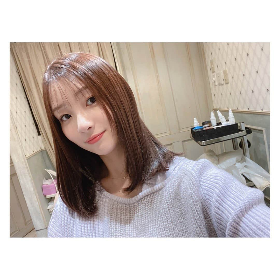 足立梨花さんのインスタグラム写真 - (足立梨花Instagram)「ROIへ💇‍♀️🌸﻿ ﻿ もろもろの撮影にむけて整えてきました！﻿ さらっさらになったー☺️﻿ ﻿ 野口さんありがとうございます！﻿ そして6周年おめでとうございます㊗️﻿ ﻿ #ROI #美容院 #ヘアサロン #6周年」3月14日 12時34分 - adacchee