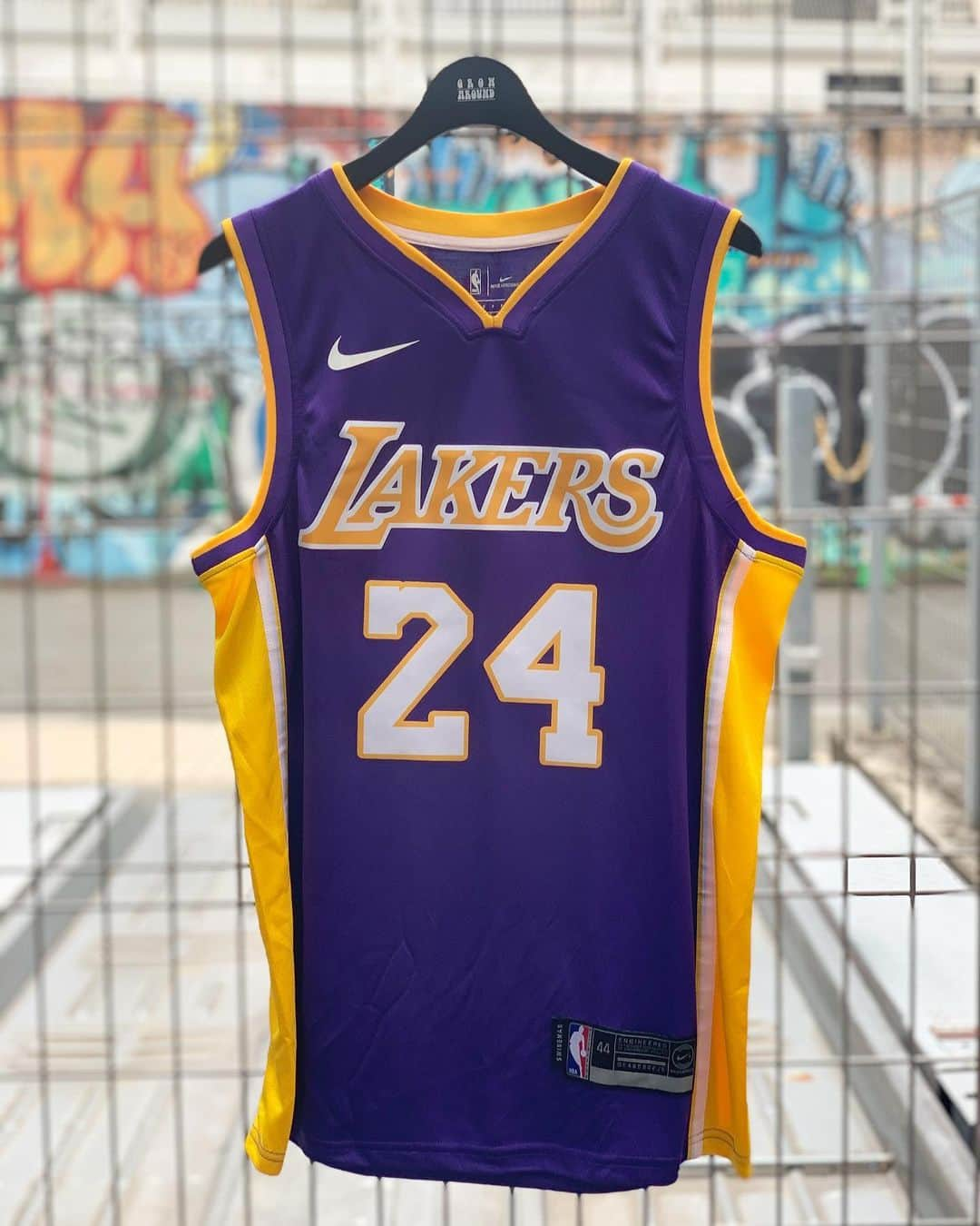 GROW AROUNDさんのインスタグラム写真 - (GROW AROUNDInstagram)「NIKE LOS ANGELES LAKERS KOBE BRYANT #24 SWINGMAN JERSEY  DEADSTOCKのNIKE SWINGMAN 入荷中です👍」3月14日 12時51分 - growaround