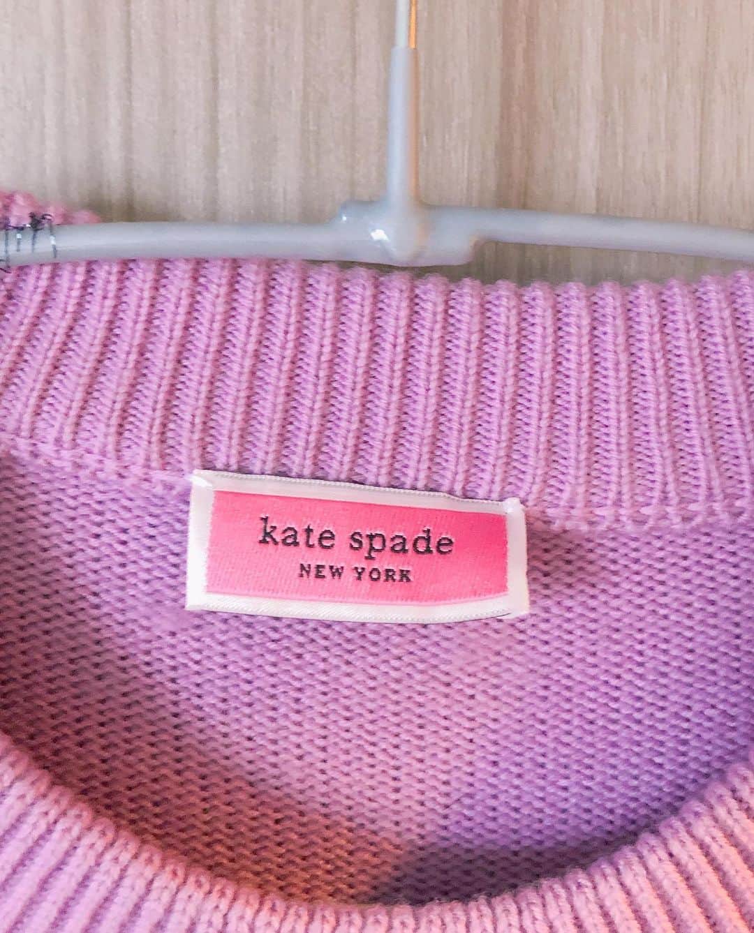 真麻さんのインスタグラム写真 - (真麻Instagram)「Kate spadeのセーター✨強めな黒ひょうさん？内なる強さが出ていて気に入ったの🥰 ✩.*˚ そして銀座のOf hairで @eisho_takahashi さんにカラーカットしてもらったよ💇🏻‍♀️✂️✨ ✩.*˚ この長さお気に入り過ぎてまたキープな感じ💖高橋さん、ありがとうございます😀✨教わったヘアセットも楽ちんで可愛く仕上がるから毎日楽しいよー✌️ ✩.*˚ 今日は天気良くないけど、彼は仕事なので私はよもぎ蒸しなうw終わったらランチにして、休憩したらヨガ🧘‍♀️やろ✨つまりは、自宅で楽しむよ🤪夜はデートだから女子力あげましょ🎀 ✩.*˚ みんなも良き週末を〜❤❤❤ ✩.*˚ ✩.*˚ ✩.*˚ #tokyogram #katespadejapan  #myfashion #ケイトスペード  #艶肌 #透け感メイク #透け感抜け感 #愛されたい #愛され女子 #女子力向上計画 #妊活記録 #美意識高め #アラフォーメイク #35歳ママ」3月14日 13時00分 - masaaoyama3