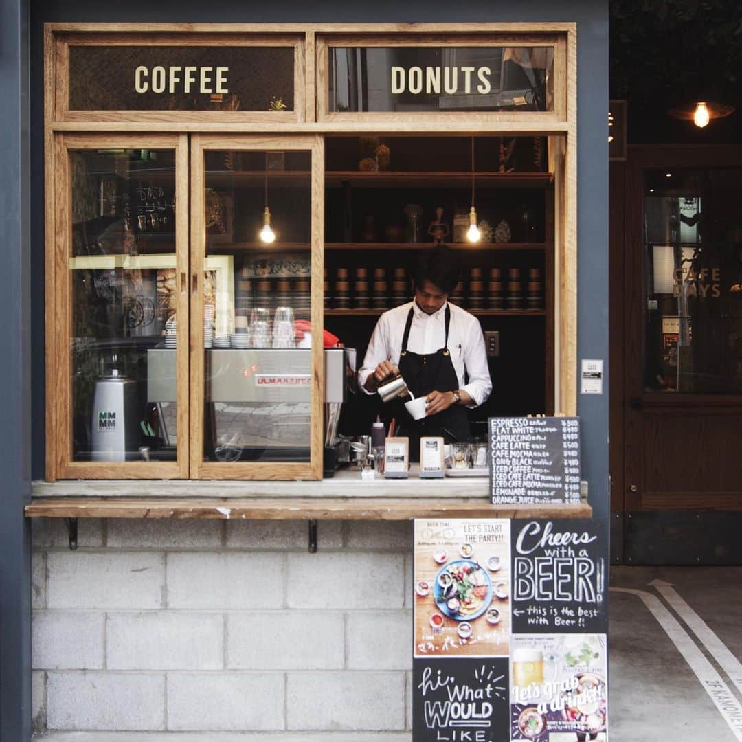 EIGHT DESIGNさんのインスタグラム写真 - (EIGHT DESIGNInstagram)「木製建具のファサードデザイン。 岡崎市のCAFE DAYSのショップデザイン事例。  ーーー #岡崎カフェ #東岡崎 #東岡崎カフェ #名古屋カフェ #愛知カフェ #ショップデザイン #ファサード #ファサードデザイン #カフェインテリア #ショップインテリア #インテリアデザイン #店舗設計 #店舗デザイン #オフィスインテリア #建築設計 #店舗什器 #店舗内装  #eightdesign #エイトデザイン #interior #インテリア  #ライフスタイル #renovation #リノベーション #鶴舞」3月14日 13時10分 - eightdesign