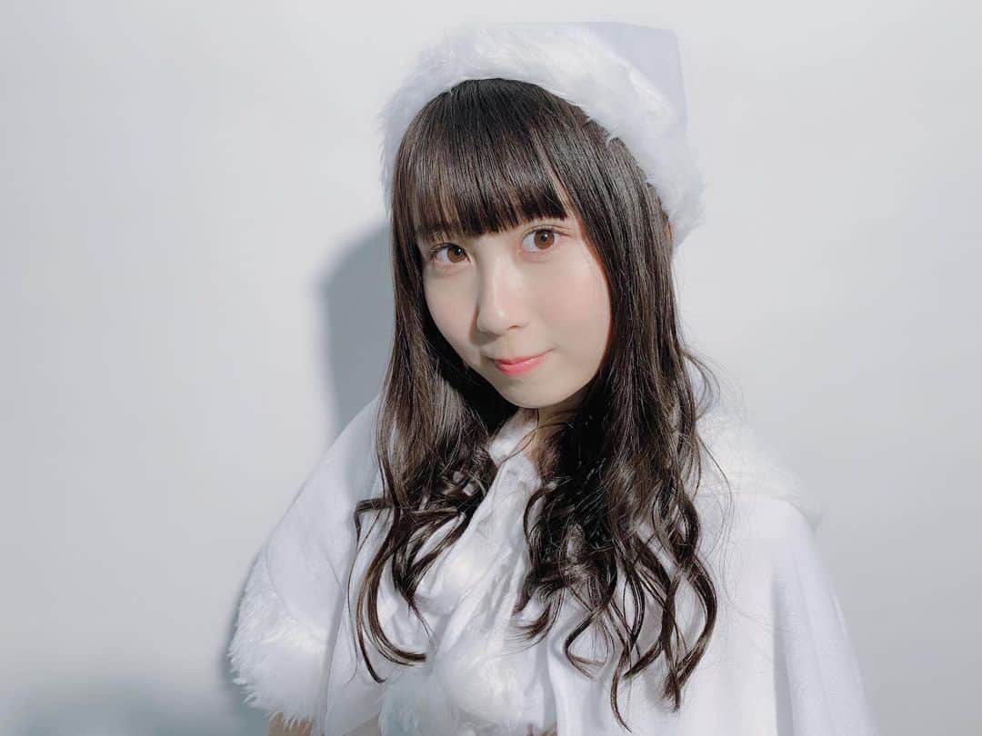 井上瑠夏のインスタグラム：「🐇﻿🤍🐇🤍 ﻿ ﻿ Twitterとはべつの写真~~⛄️🤍﻿ ﻿ ﻿ #ホワイトデー﻿ #日付変わっちゃった🙄﻿ #ほんとはクリスマスの写真 #光盛れ ﻿ #おやすみなさい #gn #🌙﻿ ﻿ ﻿ ﻿ ﻿」