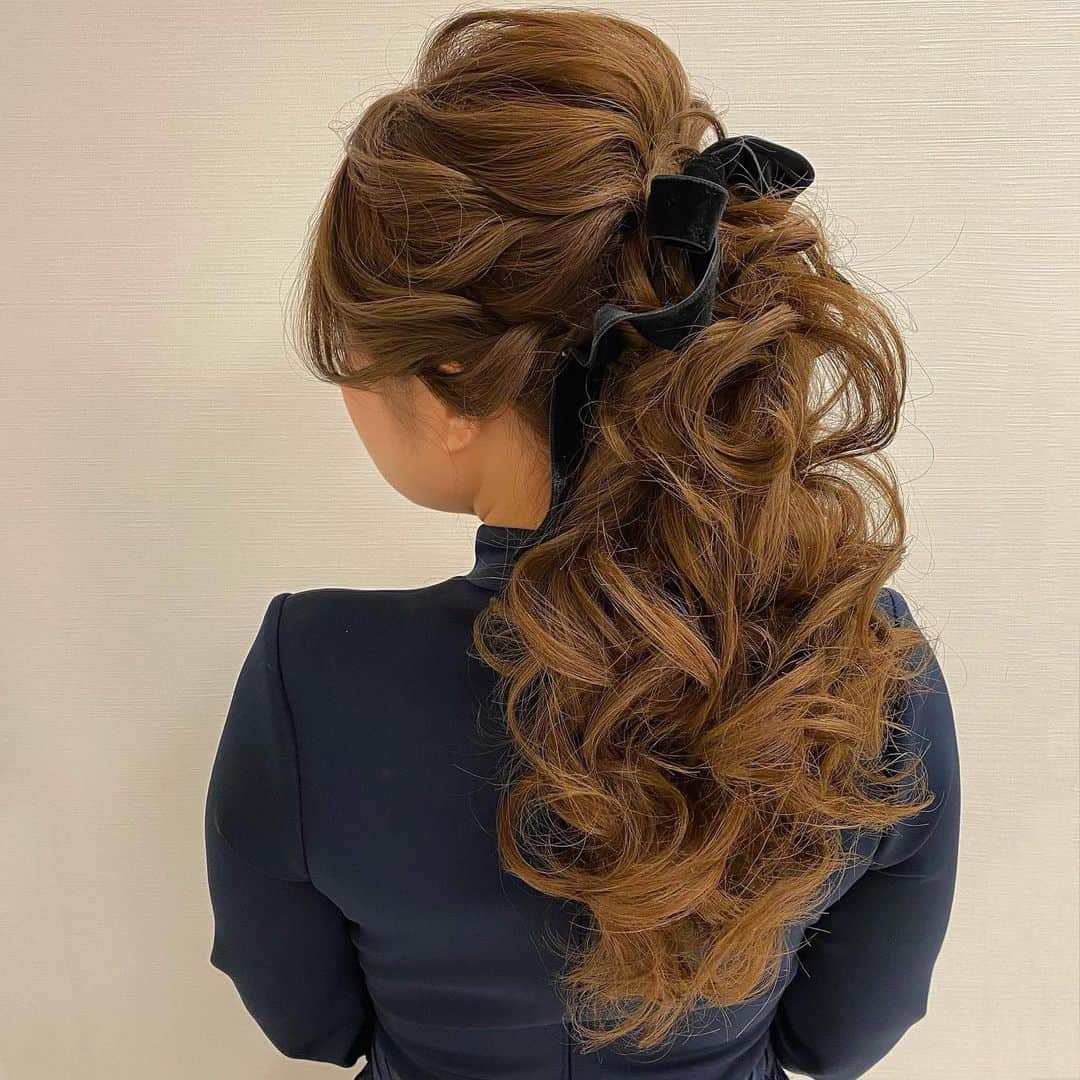 Tomoyo Kitamuraさんのインスタグラム写真 Tomoyo Kitamurainstagram 先日のお客様 長さだしポニーにベロア リボン ヘアメイク ヘアセット ヘアアレンジ ヘアスタイル 銀座 美容師 ウェディング ウェディングヘア ブライダル ブライダルヘア 結婚式 プレ