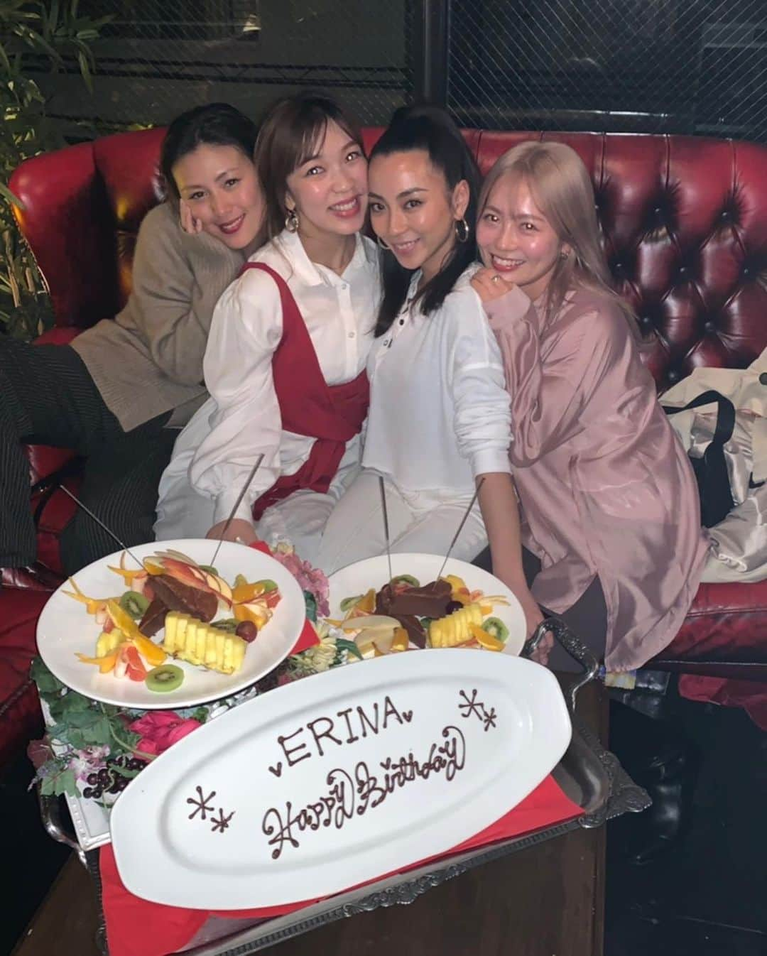 鈴木あやさんのインスタグラム写真 - (鈴木あやInstagram)「笑いすぎて頬が筋肉痛 in 福岡👩‍👩‍👧‍👧 #fukuoka #福岡 #女子旅 #✈️」3月14日 23時14分 - techitechiaya