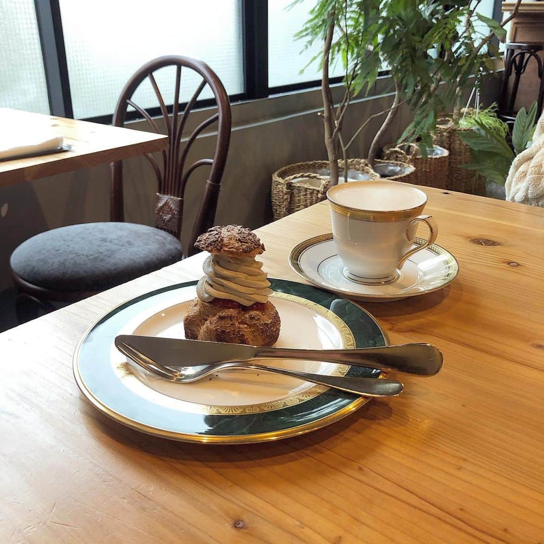 本間日陽さんのインスタグラム写真 - (本間日陽Instagram)「* お仕事前に立ち寄ったカフェ お店の雰囲気がとても素敵だった☕️💌💭 ほうじ茶×いちごのシューさいこうでした  #東京カフェ #蔵前カフェ #ほうじ茶スイーツ #チャイラテ #カフェ巡り」3月14日 23時06分 - hinata_homma1110