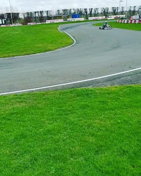 松下信治のインスタグラム：「No race-weekend but we do karting 🤩」