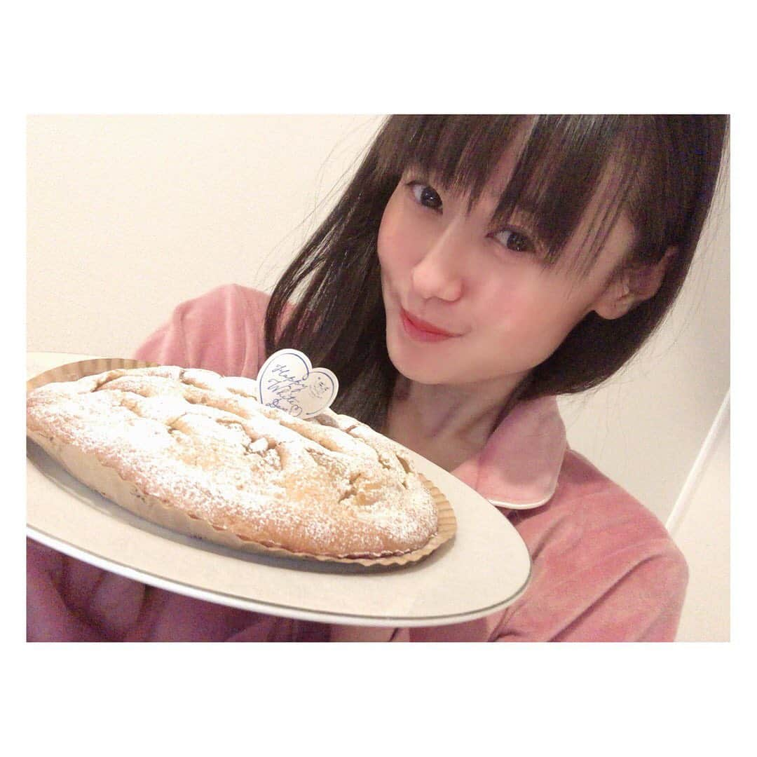 柳野玲子さんのインスタグラム写真 - (柳野玲子Instagram)「大きなスイートポテトアップルパイいただきました😍 美味しかったー✨ ホワイトデーに雪が降るなんて素敵ですね⛄️💞 #ホワイトデー #らぽっぽ #スイートポテトアップルパイ #甘いもの大好き #ケーキ #whiteday #ありがとう」3月14日 23時20分 - yanaginoreiko