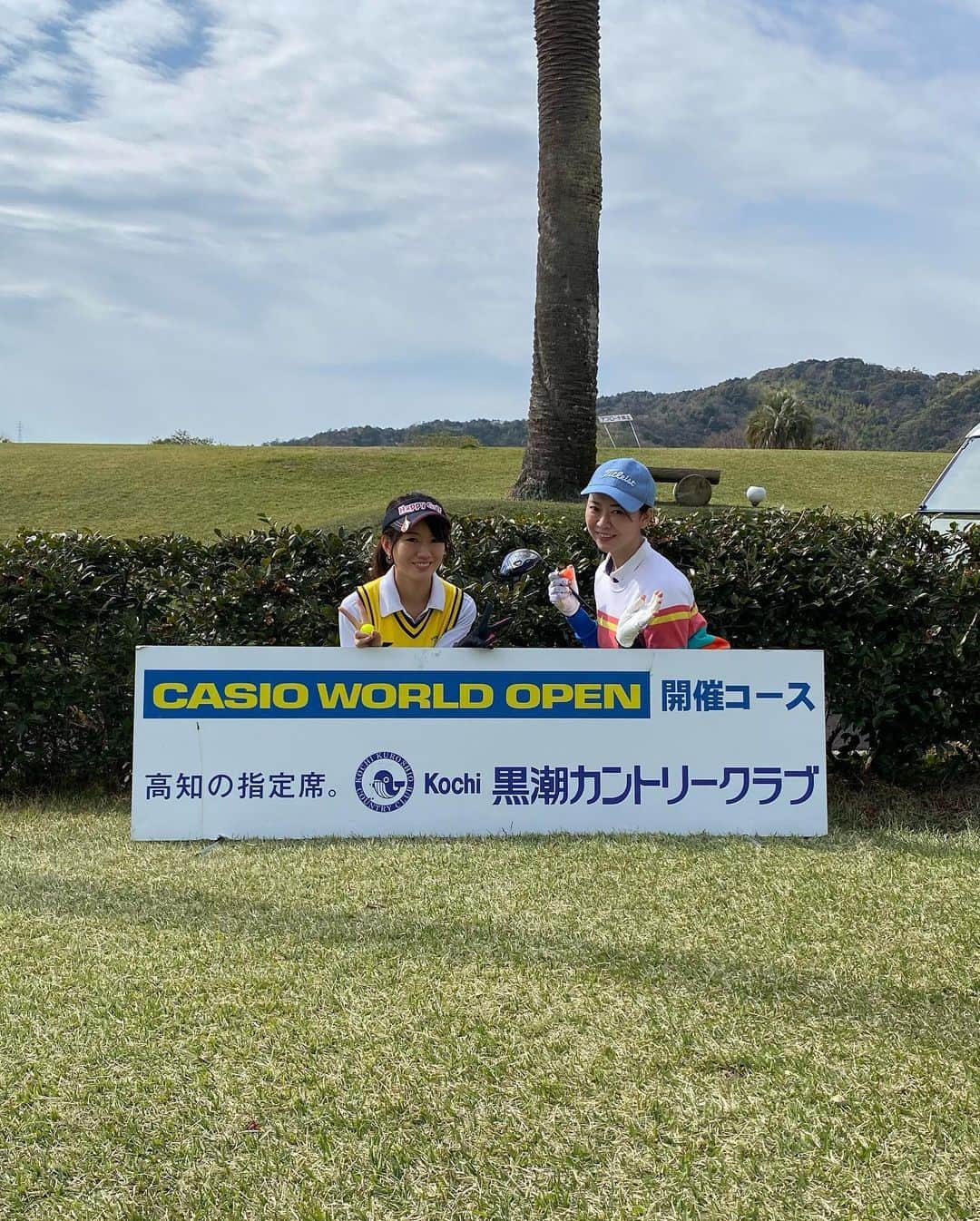 にゃんさんゴルフさんのインスタグラム写真 - (にゃんさんゴルフInstagram)「. . #kochi黒潮カントリークラブ . . 男子プロの試合もやっているコース🐟 #カシオワールドオープン  天気が良くってあったかくて 久々にポンコツスイング動画も撮ってもらったよ😂🏌️‍♀️ . 太平洋コースが 海沿いで景色綺麗だった！！！❤️ ちと風つよめ🤣 . . #ゴルフ女子 #ピカチュウ #ゴルフ#スイング動画#ドライバー動画ピカチュ#四国#高知 #ニーハイ #ニーハイソックス#casio#golfgirl#championgolf#ladiesgolf#golfhotties#golfbabes#pikachu#pokémon #golflife #golfstagram #lovegolf  #golfer #instagolf #lemon#スポーツ女子 #골프 #모델 #한국#高尔夫球」3月14日 23時28分 - miiiii0228