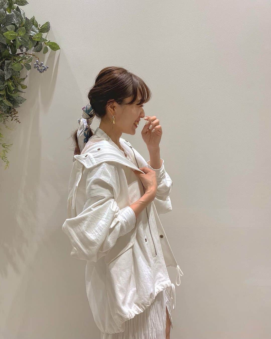 のインスタグラム：「ㅤㅤㅤㅤㅤㅤㅤㅤㅤㅤㅤㅤㅤ ㅤㅤㅤㅤㅤㅤㅤㅤㅤㅤㅤㅤㅤ 着たらめっちゃ使えそうで欲しくなった ホワイトのモッズコート🤍🤍 ㅤㅤㅤㅤㅤㅤㅤㅤㅤㅤㅤㅤㅤ 今ネイルも白や〜🤍 ㅤㅤㅤㅤㅤㅤㅤㅤㅤㅤㅤㅤㅤ ㅤㅤㅤㅤㅤㅤㅤㅤㅤㅤㅤㅤㅤ #モッズコート #春アウター #Chico_春アウター #kana_chicode #ちわcode #salonbychico #whoswhochico #salonbychico_lucua  ㅤㅤㅤㅤㅤㅤㅤㅤㅤㅤㅤㅤㅤ」