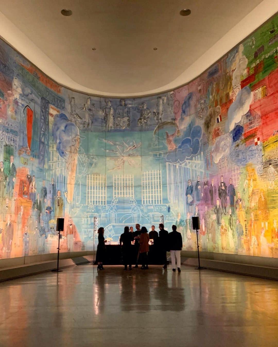 WWDジャパンさんのインスタグラム写真 - (WWDジャパンInstagram)「パリコレ取材：光がたくさん入る、天井の高い美術館。そう聞くだけで気分が少し良くなりませんか？「アクリス（AKRIS）」がショーを行った現代アート美術館はそんな場所です。もうひとつ、触り心地の良い上質素材ときれいな色を使った仕立ての良い服。これも気分が良くなる響きですね。「アクリス」とはそういうブランドです。﻿ ﻿ コレクションの全ルックは @wwd_jp のプロフィールのリンクから﻿ ﻿ #アクリス #AKRIS #PFW #PFW2020 #冨永愛 #aitominaga #tominagaai #Parisfashionweek #parisfashionweek #fashionweek #fashionmonth #2020aw #20aw #aw2020 #aw20 #2020fw #20fw #fw2020 #fw20﻿」3月14日 23時39分 - wwd_jp