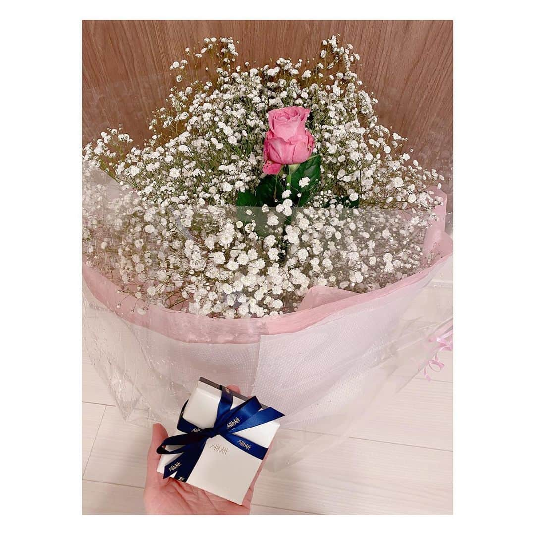 辻希美さんのインスタグラム写真 - (辻希美Instagram)「たぁくんから素敵なホワイトデー頂きました💐💕✨✨ #詳しくはblogで #のんピース #ホワイトデー #ホワイトホワイトデー王子 #ありがとう🙏💕 #私愛されとるわ❤️」3月14日 23時42分 - tsujinozomi_official