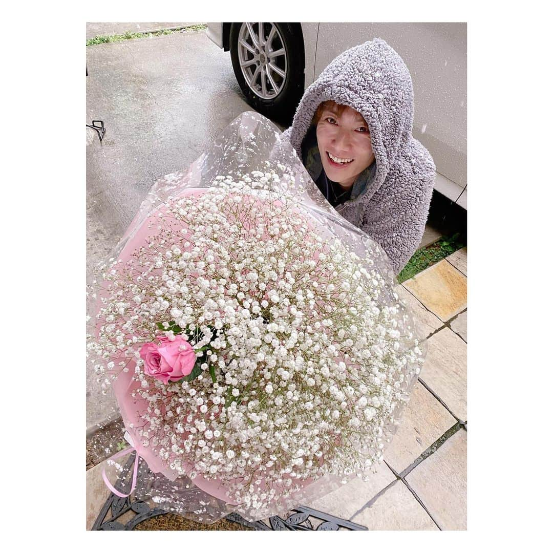 辻希美さんのインスタグラム写真 - (辻希美Instagram)「たぁくんから素敵なホワイトデー頂きました💐💕✨✨ #詳しくはblogで #のんピース #ホワイトデー #ホワイトホワイトデー王子 #ありがとう🙏💕 #私愛されとるわ❤️」3月14日 23時42分 - tsujinozomi_official