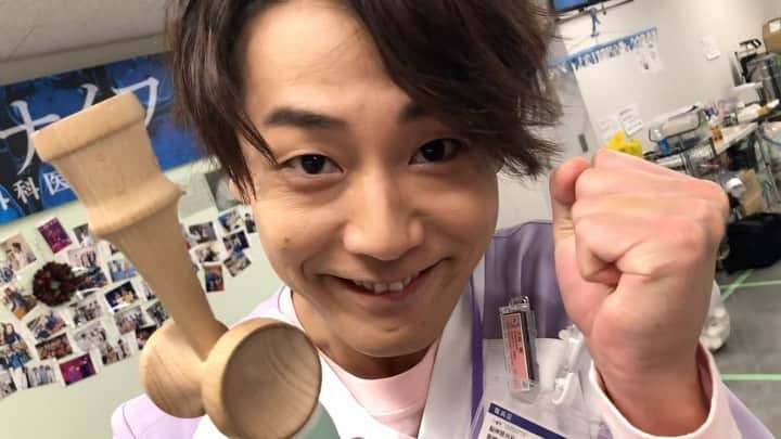 のインスタグラム：「. 【#最終回今夜10時❗️】 ✨トップナイフけん玉部✨ 最終回駆け込み活動＜その１＞ . 誠治にーやん、撮影前に怪我しないでね😅 #トップナイフ #0314最終回 #福士誠治 #けん玉誠治」