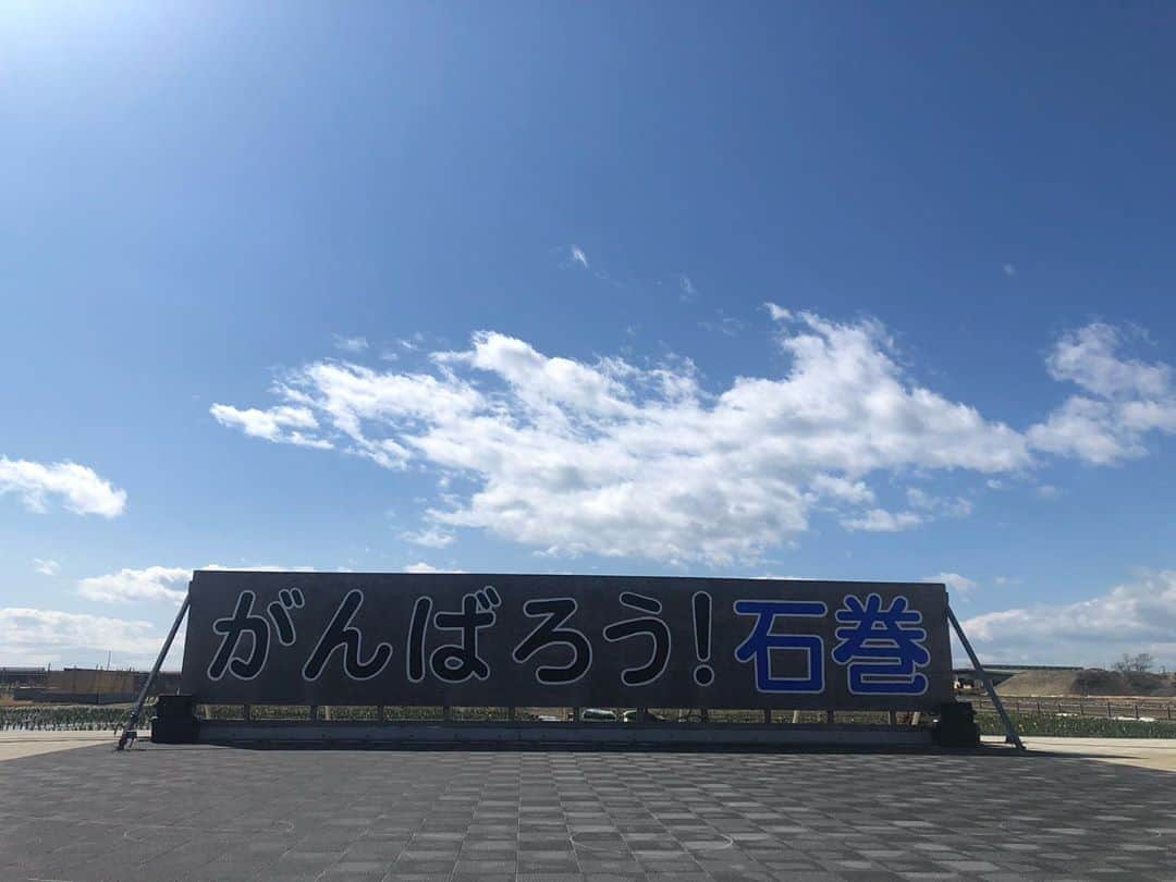 安藤美姫さんのインスタグラム写真 - (安藤美姫Instagram)「“Ganbaro Ishinomaki” I always go there to make Lanterns for those who died by Earthquake , Tsunami and Fire... Hope those Lanterns messages will arrive... “がんばろう石巻” メッセージ、心がこもった燈篭作り。(今年はコロナウイルスのため一般ボランティアの参加はダメでした。　もちろん私達も) 夜の着火する時だけご一緒させて頂きました😌😌😌 夜には暖かい灯りが心を暖めてくれます。 亡くなった方々に届きますように… そして今年は東日本大震災だけでなく全国の震災や災害　今のコロナウイルスへの想いものせてメッセージがある燈篭でした。 “心からの祈り”の部分が全国の皆さんへのメッセージです。 石巻から全国そして世界へ…  #東日本大震災  #311 #石巻  #がんばろう石巻  #ishinomaki」3月14日 15時11分 - miki_m_ando0403