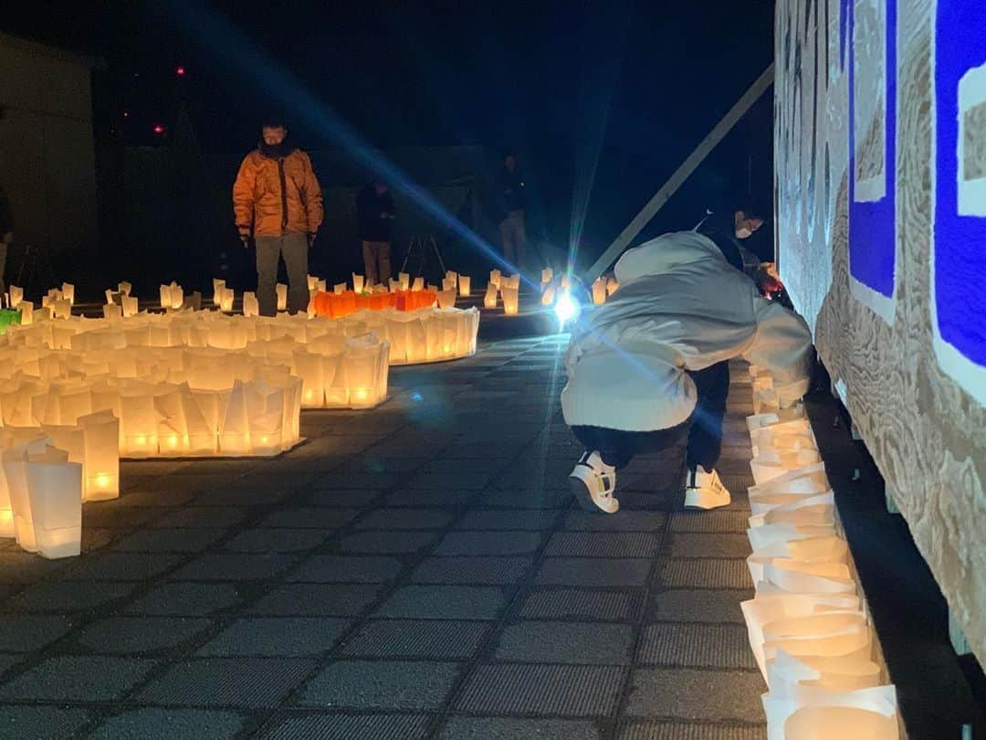 安藤美姫さんのインスタグラム写真 - (安藤美姫Instagram)「“Ganbaro Ishinomaki” I always go there to make Lanterns for those who died by Earthquake , Tsunami and Fire... Hope those Lanterns messages will arrive... “がんばろう石巻” メッセージ、心がこもった燈篭作り。(今年はコロナウイルスのため一般ボランティアの参加はダメでした。　もちろん私達も) 夜の着火する時だけご一緒させて頂きました😌😌😌 夜には暖かい灯りが心を暖めてくれます。 亡くなった方々に届きますように… そして今年は東日本大震災だけでなく全国の震災や災害　今のコロナウイルスへの想いものせてメッセージがある燈篭でした。 “心からの祈り”の部分が全国の皆さんへのメッセージです。 石巻から全国そして世界へ…  #東日本大震災  #311 #石巻  #がんばろう石巻  #ishinomaki」3月14日 15時11分 - miki_m_ando0403