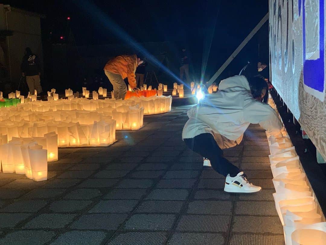 安藤美姫さんのインスタグラム写真 - (安藤美姫Instagram)「“Ganbaro Ishinomaki” I always go there to make Lanterns for those who died by Earthquake , Tsunami and Fire... Hope those Lanterns messages will arrive... “がんばろう石巻” メッセージ、心がこもった燈篭作り。(今年はコロナウイルスのため一般ボランティアの参加はダメでした。　もちろん私達も) 夜の着火する時だけご一緒させて頂きました😌😌😌 夜には暖かい灯りが心を暖めてくれます。 亡くなった方々に届きますように… そして今年は東日本大震災だけでなく全国の震災や災害　今のコロナウイルスへの想いものせてメッセージがある燈篭でした。 “心からの祈り”の部分が全国の皆さんへのメッセージです。 石巻から全国そして世界へ…  #東日本大震災  #311 #石巻  #がんばろう石巻  #ishinomaki」3月14日 15時11分 - miki_m_ando0403