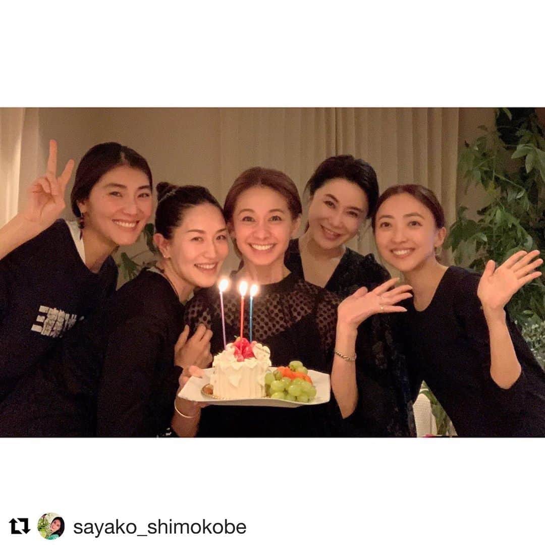亀恭子のインスタグラム：「ホームパーティにて。 イナトモ誕生日お祝い❤︎ . . . ご飯美味しくて、話が面白すぎて、さいこー❤︎な夜。 . . 4枚目のワンコの表情❤︎w . . #Repost @sayako_shimokobe with @get_repost ・・・ イナトモお誕生日おめでとう🎉🎉🎉 笑いすぎて今日は腹筋筋肉痛。 いつも会ってたらおなかが割れるかも知れない😂😂😂 #happybirthday #hbd #girlsnightout #ホムパ　#女子会」