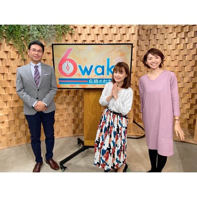 三島ゆかりさんのインスタグラム写真 - (三島ゆかりInstagram)「先月の6wakaこと6時のわかやま📺✨私は大阪で放送を見れないのですが、和歌山在住のファンの皆さんが写真を撮ってSNSに投稿してくださるので、そちらをいただいております💖🙏いつもありがとう🥺🍎 今日はテレビ和歌山『ザ熱唱バトル！わかやまカラオケ大賞　TONPEIの探せ！うた自慢！』のロケです🎤🎵 今回は私が自慢の美声を響かせてるかも⁉️🤣ww #テレビ和歌山 #6時のわかやま6waka #ロケ #リポーター #スタジオ #生放送 #フリーアナウンサー #三島ゆかり #ゆかりんご #カラオケ #司会 #アシスタント #見てね #和歌山 #美声 #どこが #苦情は一切受け付けません #www #instagood #tv #followｍe」3月14日 15時16分 - apple340