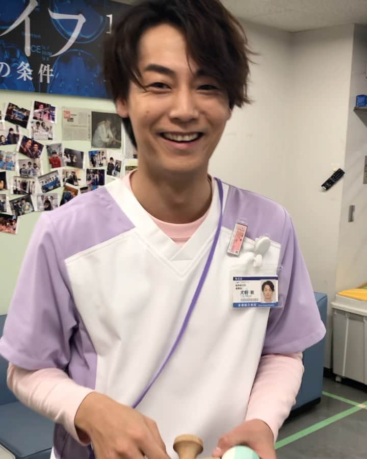 【公式】日本テレビ「トップナイフ-天才脳外科医の条件-」のインスタグラム：「. 【#最終回今夜10時❗️】 ✨トップナイフけん玉部✨ 最終回駆け込み活動＜その３＞ . やる時はやる男！すごいしか分からないけど、まじかっけーす😍✨ #トップナイフ #0314最終回 #福士誠治 #けん玉誠治」