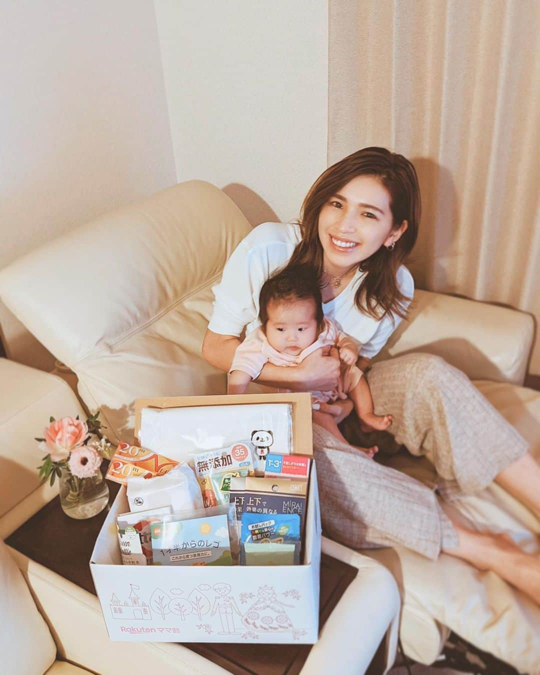 来夏さんのインスタグラム写真 - (来夏Instagram)「#🤱🏻 楽天"ママ割"から抽選で合計1000名様に当たる サンプルボックススプリング2020を 今回特別にいただきました🎁  親子で使える虫を寄せつけないUVジェルが入っていて これからの季節のお散歩に活躍しそう😊  他にも試してみたかった育児グッズや日用品があって 嬉しかったです✨  楽天ママ割は @rakuten_official のトップから 出産予定日か子供のバースデーをいれるだけで 簡単に無料で登録＆応募ができちゃいます✨  #楽天 #ママ割 #楽天ママ割 #無料 #サンプルボックス #マタニティ #育児グッズ #PR」3月14日 15時34分 - rairairaika