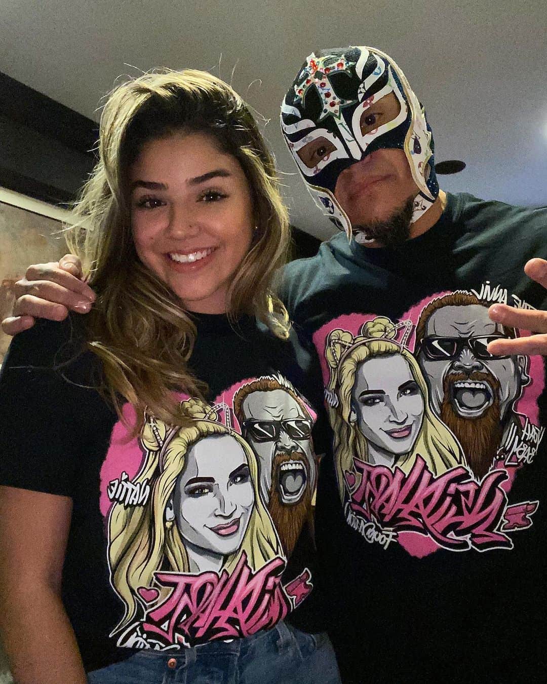 レイ・ミステリオ・ジュニアさんのインスタグラム写真 - (レイ・ミステリオ・ジュニアInstagram)「Nothing but 💙 & respect always for the 💓 Family! Thanks for the T’s @natbynature &@footaction @urbanaztec」3月14日 15時36分 - 619iamlucha
