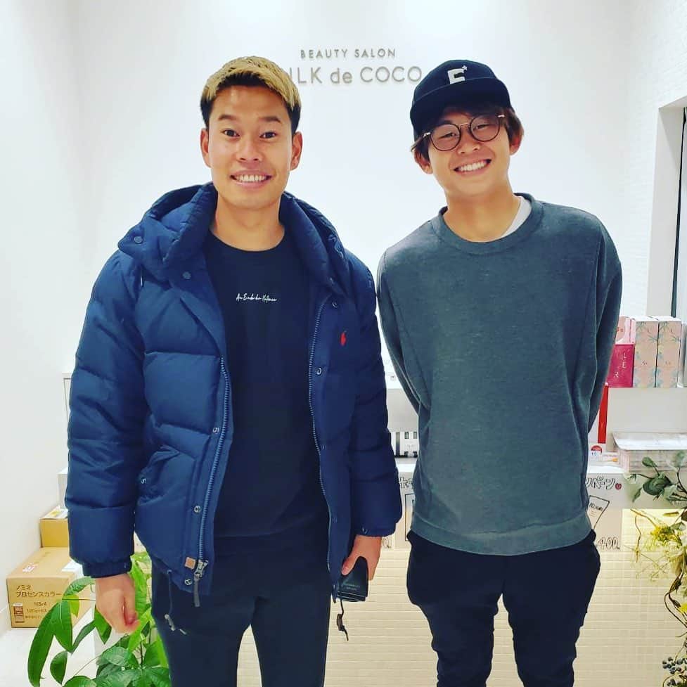 マキヒカのインスタグラム：「. . 郷家選手とパシャパシャ📸✨ . #ホワイトデーに2人で脱毛デート #お互いが美しくなろうとしてる #お互いが女になろうとしてる #ヴィッセル神戸　#郷家友太　選手 #YouTuber #マキヒカ　選手 #silkdecoco #シルクドココ #ホワイトデーと繋がりたい @sakai_go1123  誕生日おめでとうございます❤️」