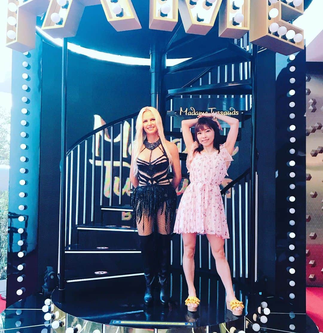 DJ MIYAさんのインスタグラム写真 - (DJ MIYAInstagram)「やっほん💗4日前の写真だけどぉ、BangkokでBritney Spearsとパチリ❤️❤️❤️(o^^o)等身大フィギュア？？？哈哈哈😄 . 4days ago when I go shopping to walking around to Siam district in Siam Square One that we've met artificial Britney Spears!!! It's an honor to see u at Madame Tussauds in Bangkok. . . . .  #バンコク観光 #バンコク　#バンコクカフェ #タイ旅行 #バンコク旅行　#タビジョ　#旅好き女子　#バンコク女子旅　#バンコクホテル #観光PR #旅インスタグラマー　#東南アジア #海外旅行　#トラベラー　#旅好き　#女子旅 #南国リゾート　#今日のコーデ　#インスタグラマー　#インフルエンサー #Bangkok旅行  #タイとわたし #マイトリップMIYA #madametussauds #マダムタッソー #britneyspears #サイアムスクエア #ブリトニースピアーズ #Siamsquare」3月14日 16時29分 - dj_miya