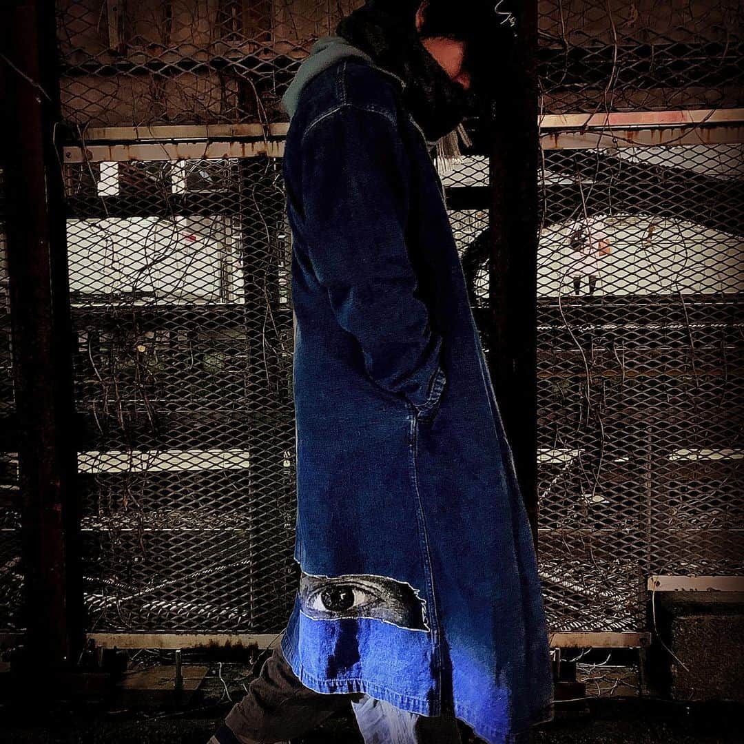 佐野岳さんのインスタグラム写真 - (佐野岳Instagram)「後ろに目“あり”  服に落書きしました。」3月14日 16時42分 - gaku_sano_09