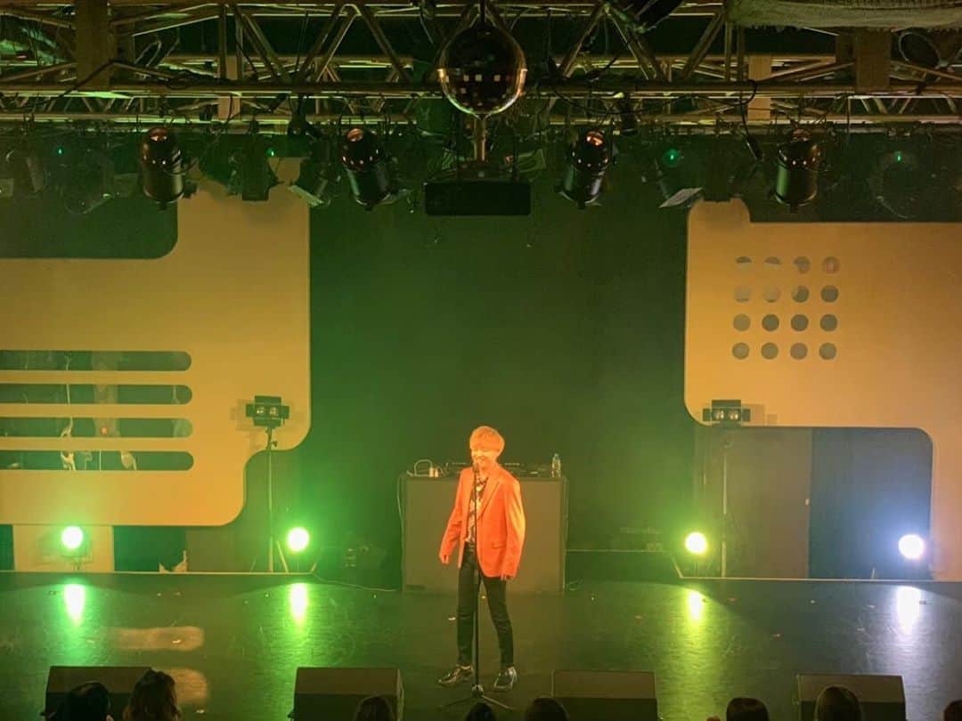 藤井達也のインスタグラム：「ピン芸人さんではありません（ ; ; ）わら  #インスタ #Instagram #instagood #artist #live #歌 #song #渋谷 #shibuya #ファッション #fashion #노래 #미소 #가수 #singer #話題 #イベント #event #笑顔 #smile #followme #三十路 　#88年生まれ」
