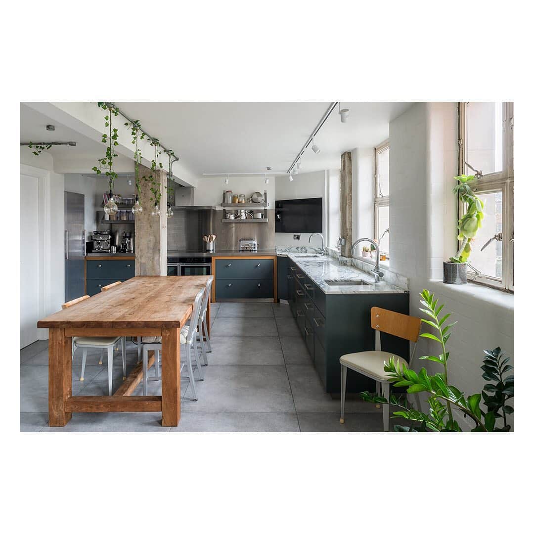 The Modern Houseさんのインスタグラム写真 - (The Modern HouseInstagram)「#forsale Coveted Conservation: a beautifully conceived apartment in the Beaux Arts Building dating back to the early 1900s. Click the link in our bio for the sales particulars.」3月14日 17時07分 - themodernhouse